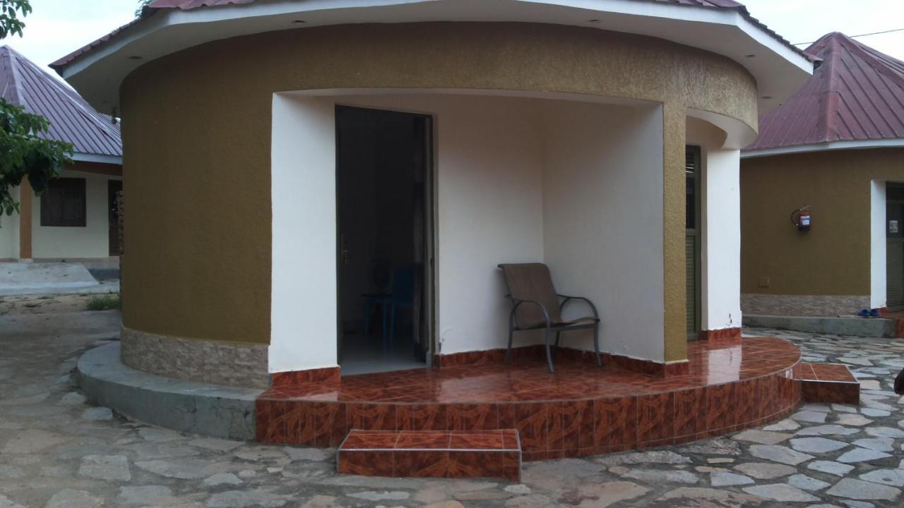 Kalalo Cottage Inn Pakwach Екстериор снимка